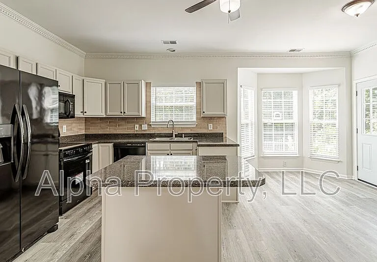 261 Highgate Cir — Photo 10