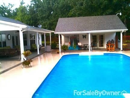 3rd image of 218 Oakview Dr