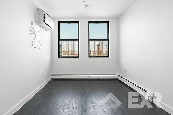 Rented by EXR | media 7
