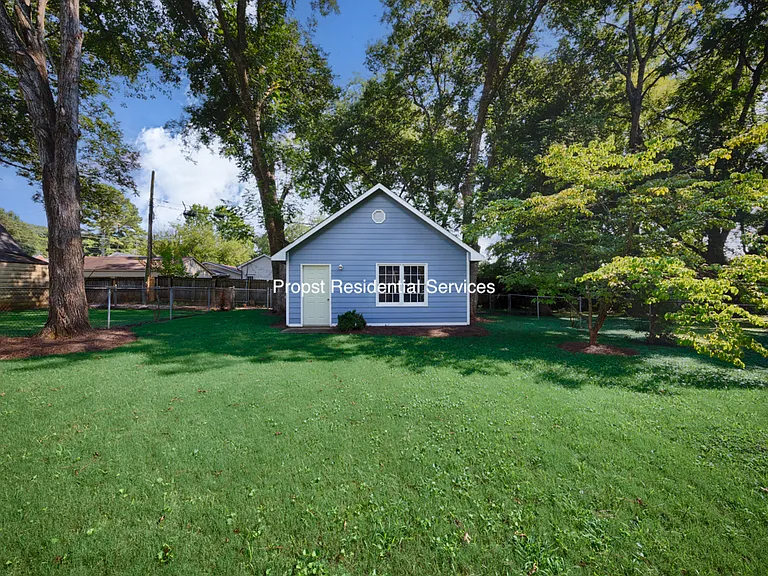 1616 McCullough Ave NE — Photo 6