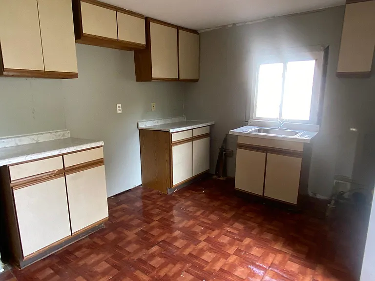 35831 Beverly Rd — Photo 3
