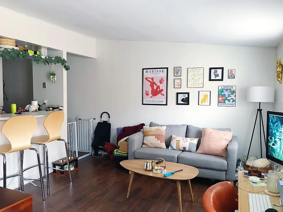 19 Bank St #402