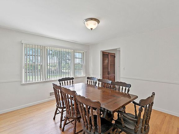 5th image of 211 Windsor Rd