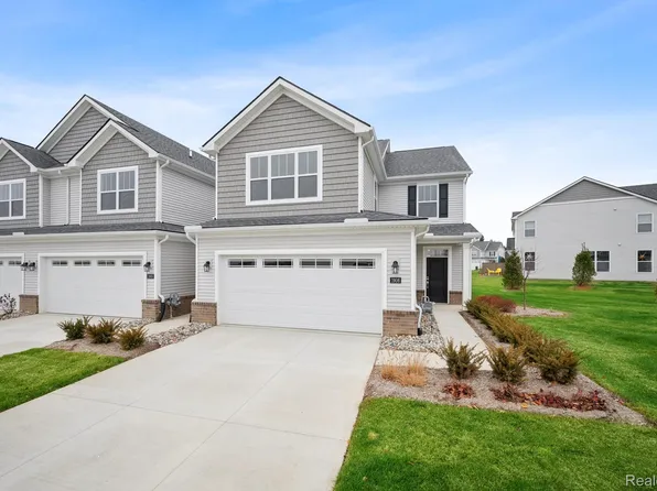 1906 Salt Springs Dr, Saline, MI 48176