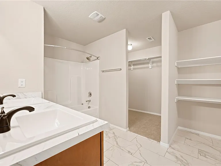 802 SW Green World St — Photo 12