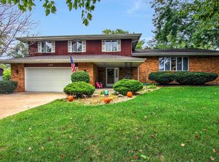 309 Sir Gawaine Dr, Schererville, IN 46375