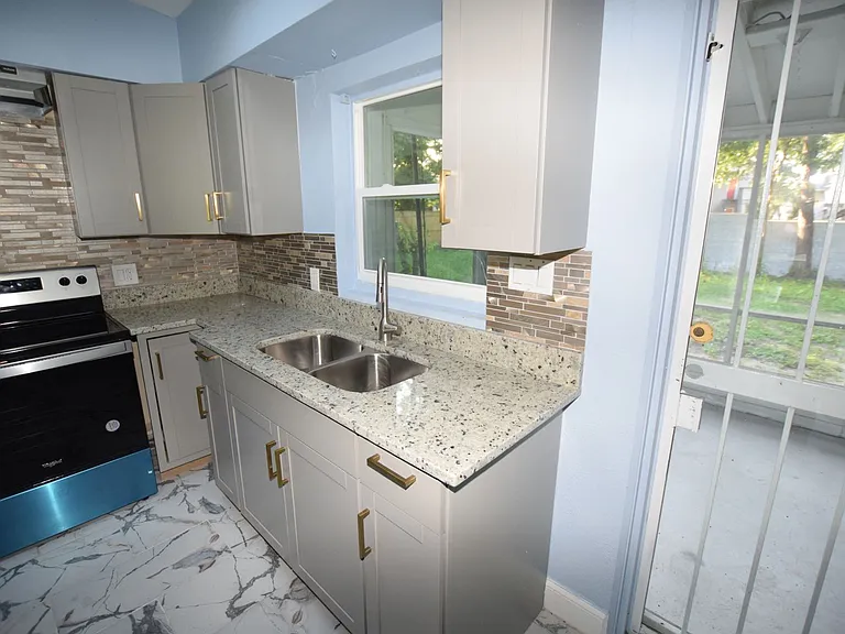 2637 Healy Dr — Photo 7