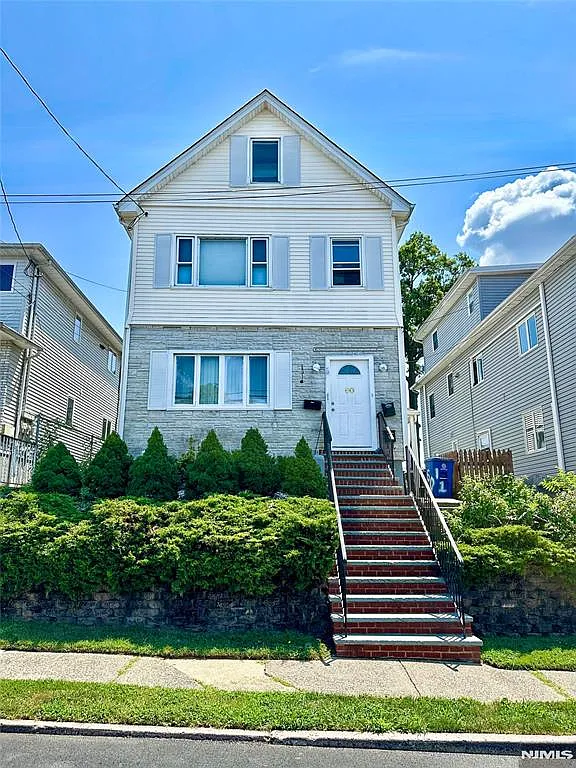 60 Morrissee Ave — Photo 1