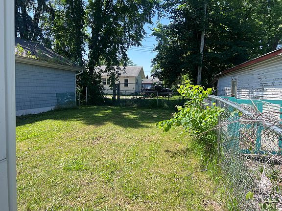 4th image of 680 E Empire Ave