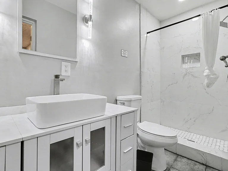 Stanford Cir — Photo 2