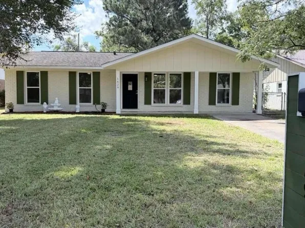 1629 Glen Ridge Dr, Savannah, GA 31415