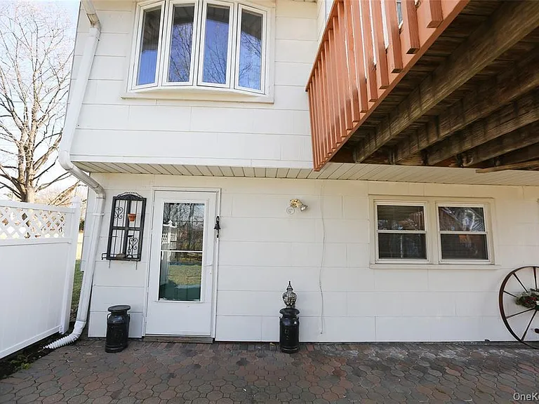 40 Bluefields Ln — Photo 2