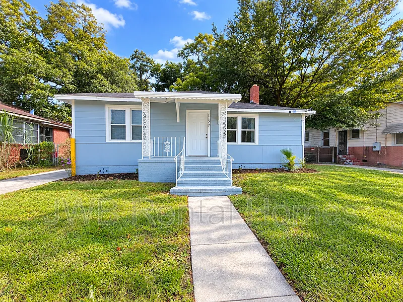 1127 W 12th St