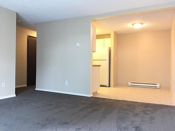 3rd image of 11540 Pinehurst Way NE APT 410