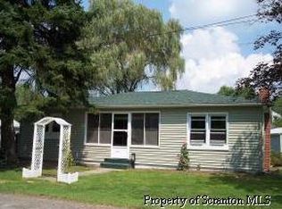 1044 Lower Demunds Rd, Dallas, PA 18612