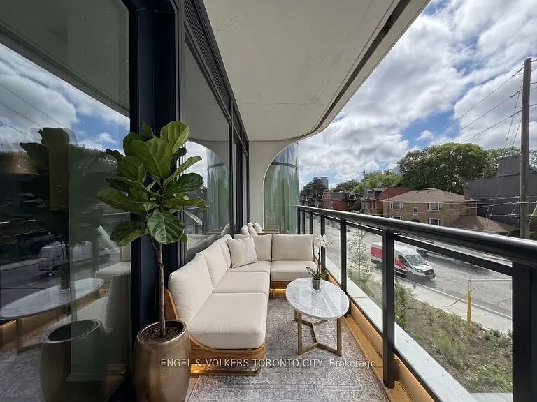 322 Dupont St #207 — Photo 1