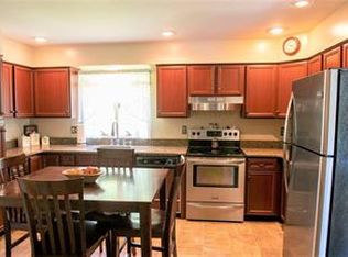 27 Clearview Dr, Mertztown, PA 19539