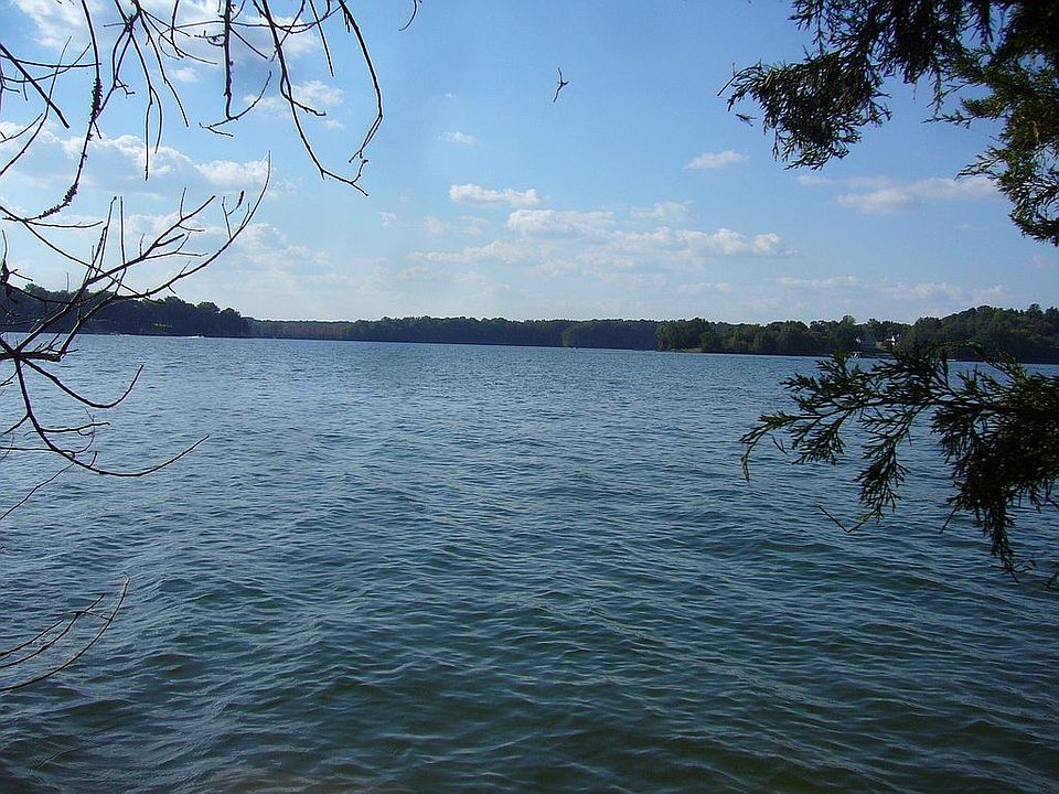 Wonderful Lake Front Living!