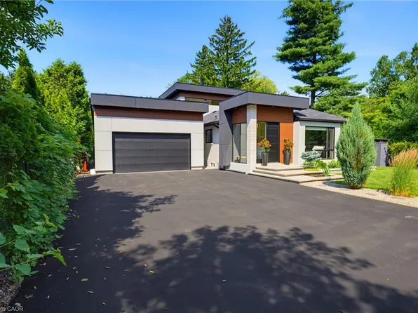 282 Robina Rd, Hamilton, ON L9G 2L7