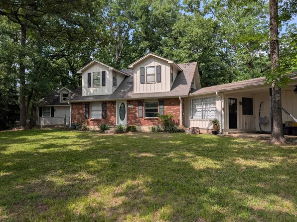 155 Lake Dr, Enchanted Oaks, TX 75156