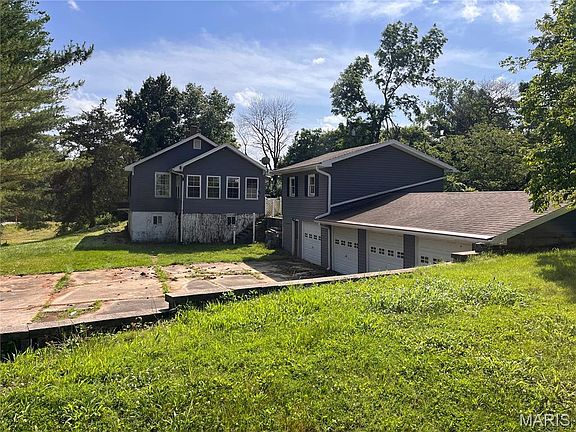 3rd image of 407 Arnotti Ln
