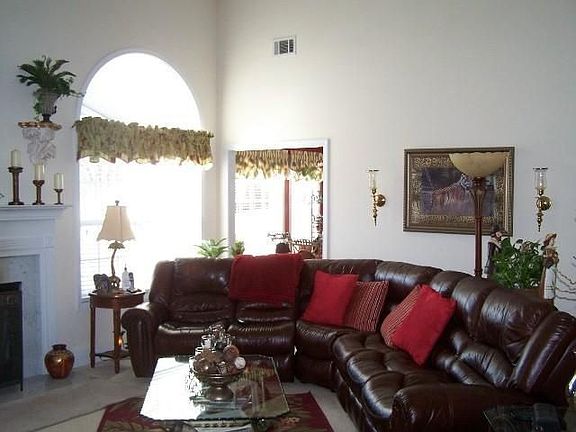 3rd image of 1502 Smithfield Dr