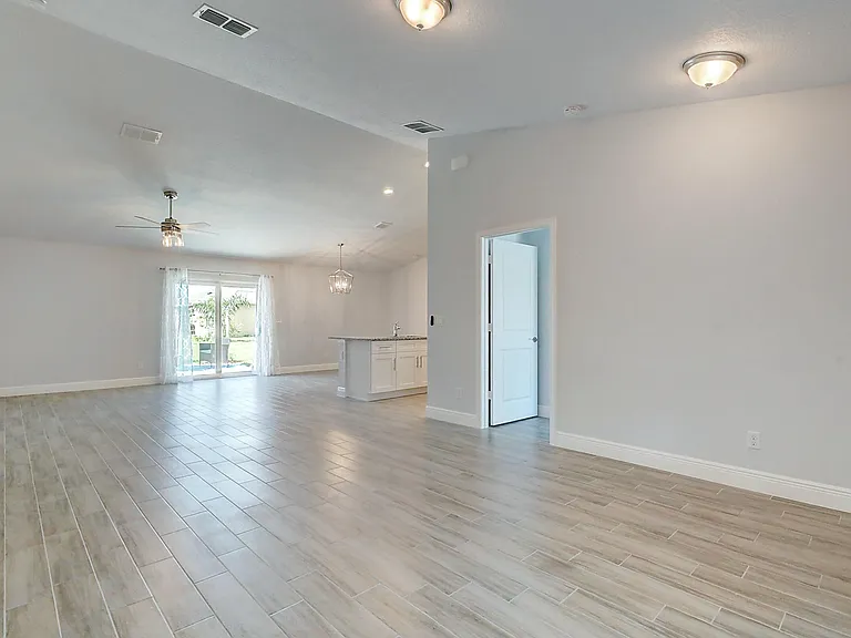 2352 SW Plum Ct — Photo 6