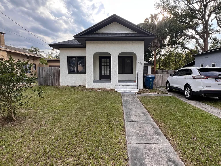 220 Leon Ave — Photo 1