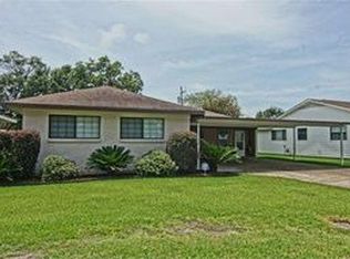 607 N 34th St, Nederland, TX 77627