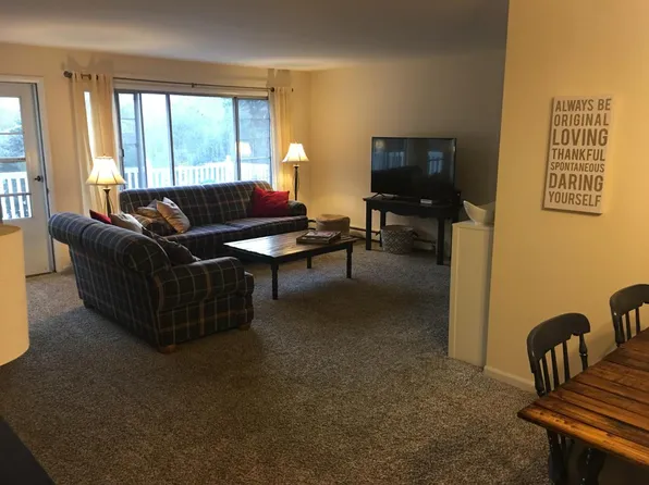 152 Heidel Rd, Thiensville, WI 53092