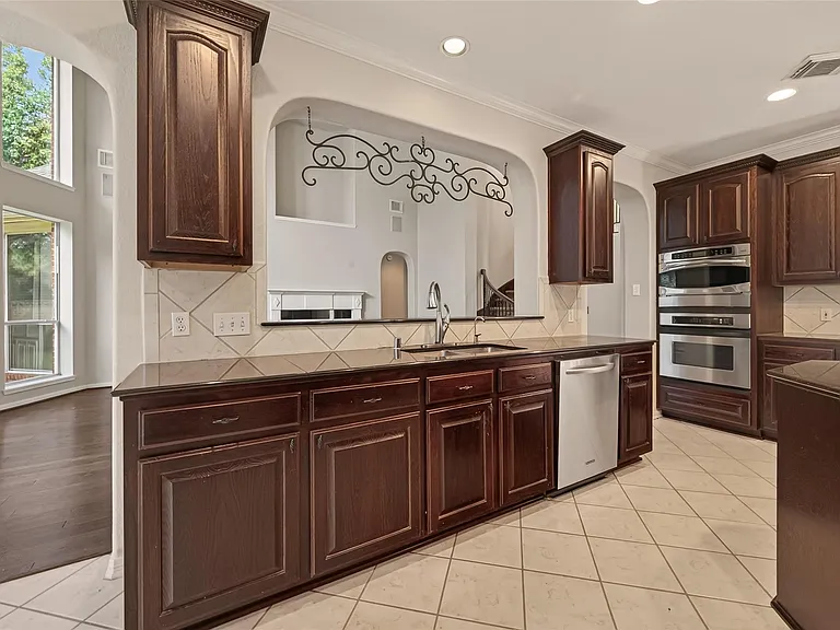 8110 Clearwater Xing — Photo 18
