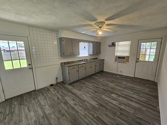 4th image of 79 Flag Ln