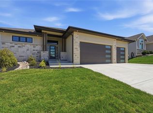 4225 NE Overbrook Dr, Lees Summit, MO 64064