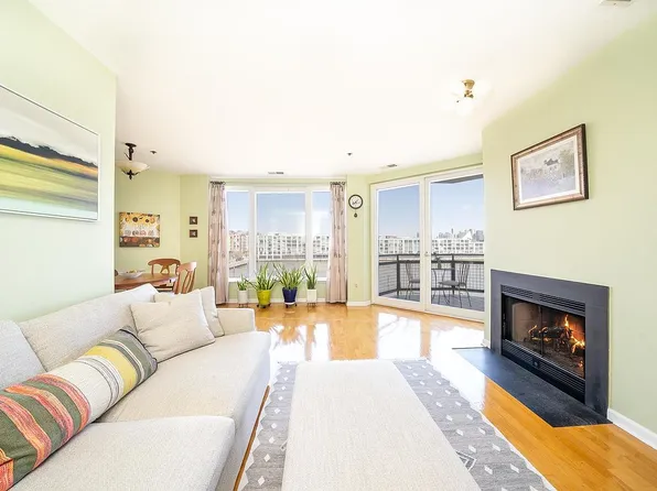 600 Harbor Blvd Unit 913, Weehawken, NJ 07086