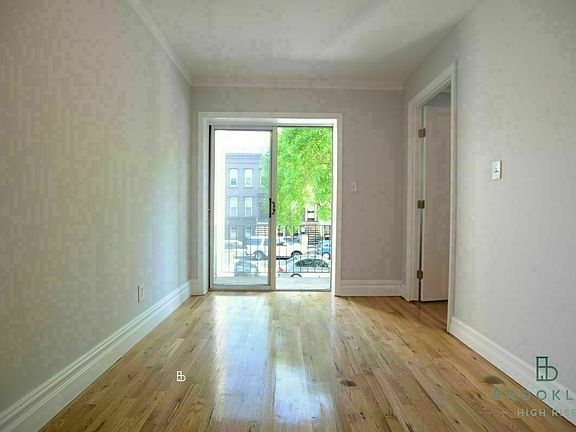 5th image of 301 Van Buren St #3