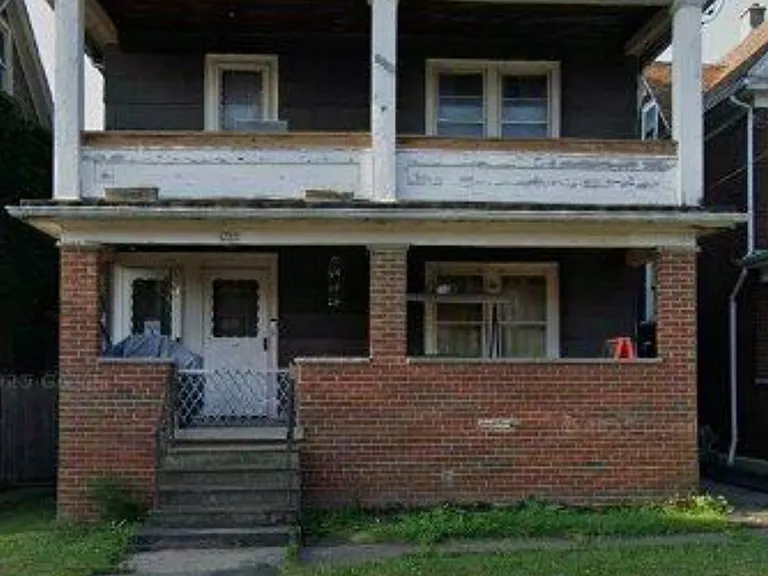 Whitney Ave — Photo 1