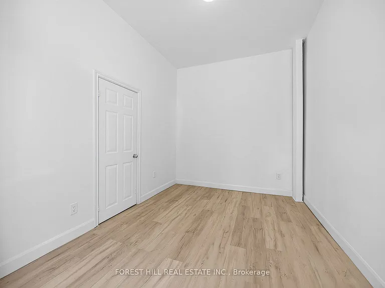 419 Dufferin St — Photo 6