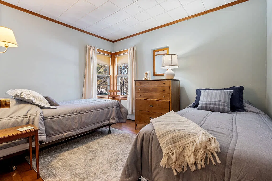 2 bed, 777 sqft, $2,100 — Photo 2