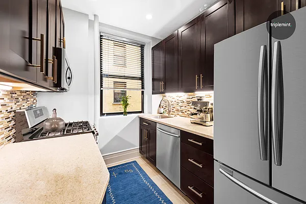 Sold by Triplemint | media 5