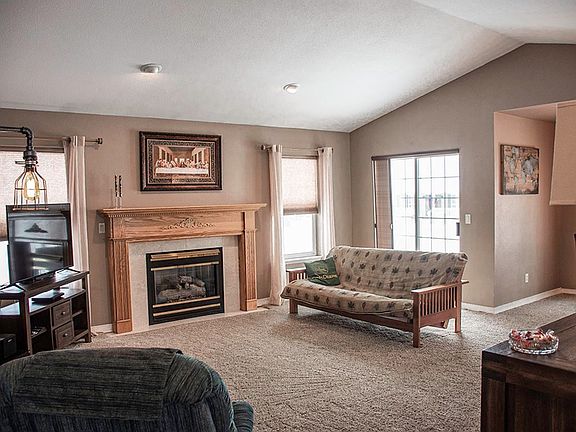 4th image of 836 SE Sentry Dr