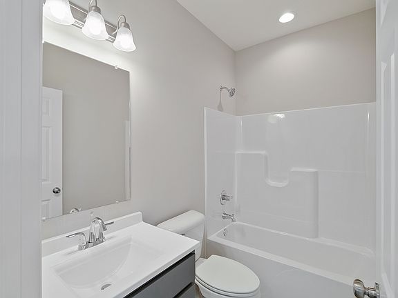 5th image of 6344 Glenbrook Ave