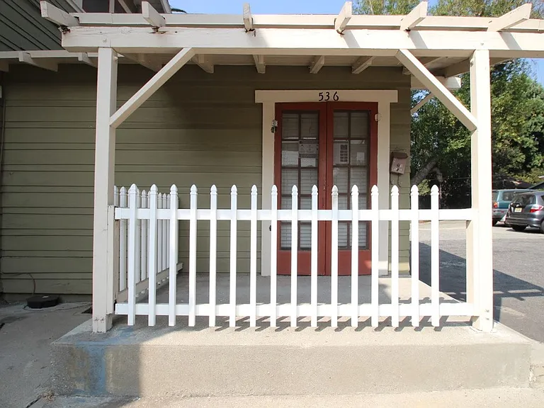 Beautifully Remodeled And Upgraded Studio Apartment In Residential Pasadena! Ask About August Mov... — Photo 13