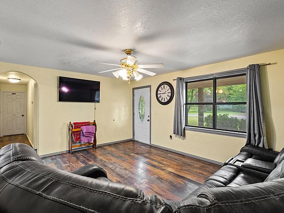 5th image of 201 S Caney St