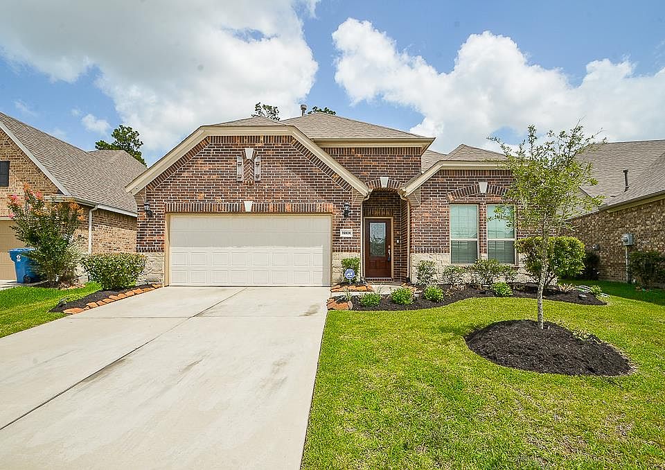 1st image of 16934 Lake Willowby Ln