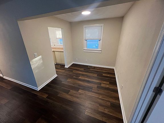 Dinig Room to Kitchen
