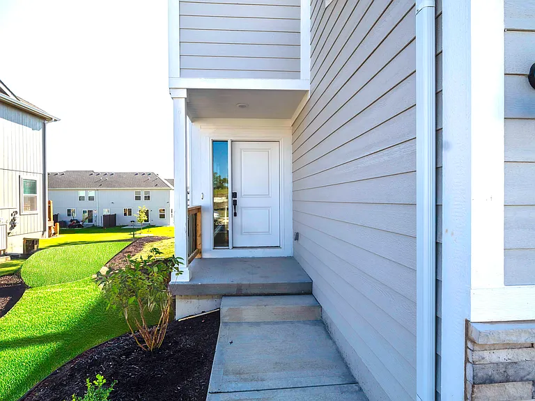 3721 SW Clayton Pl — Photo 2
