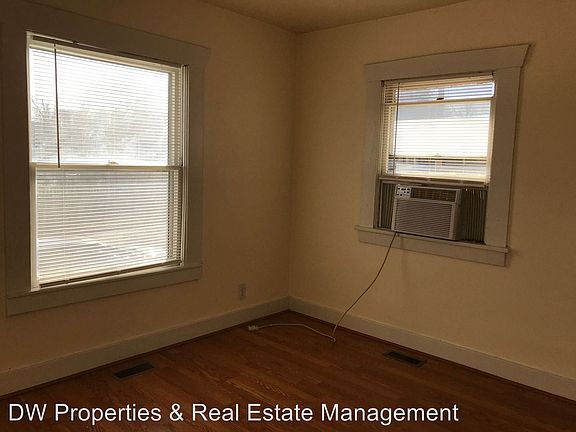 2nd image of 304 E Elm St