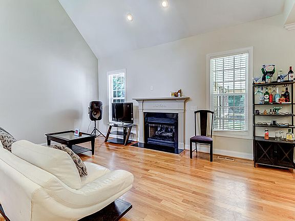 5th image of 273 Foxwood Ln