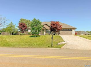 19354 Meadows Rd, Athens, AL 35613