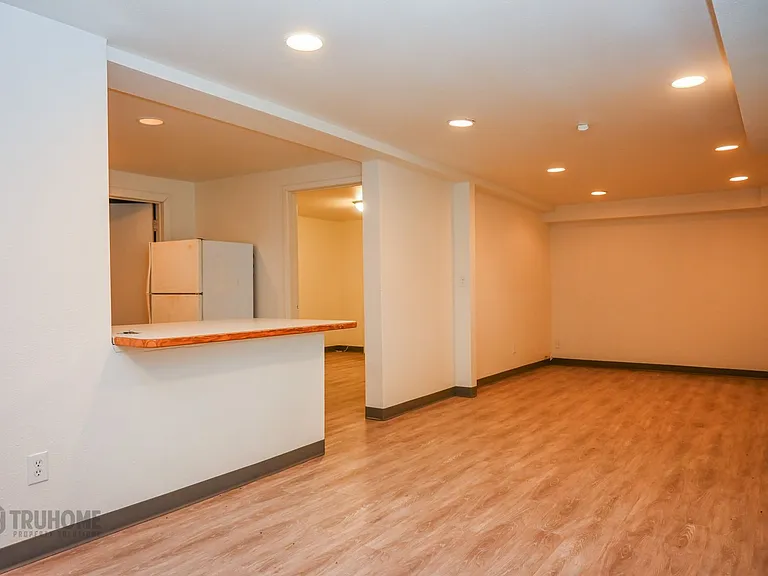 315 Summit Ave Tri-Plex — Photo 2